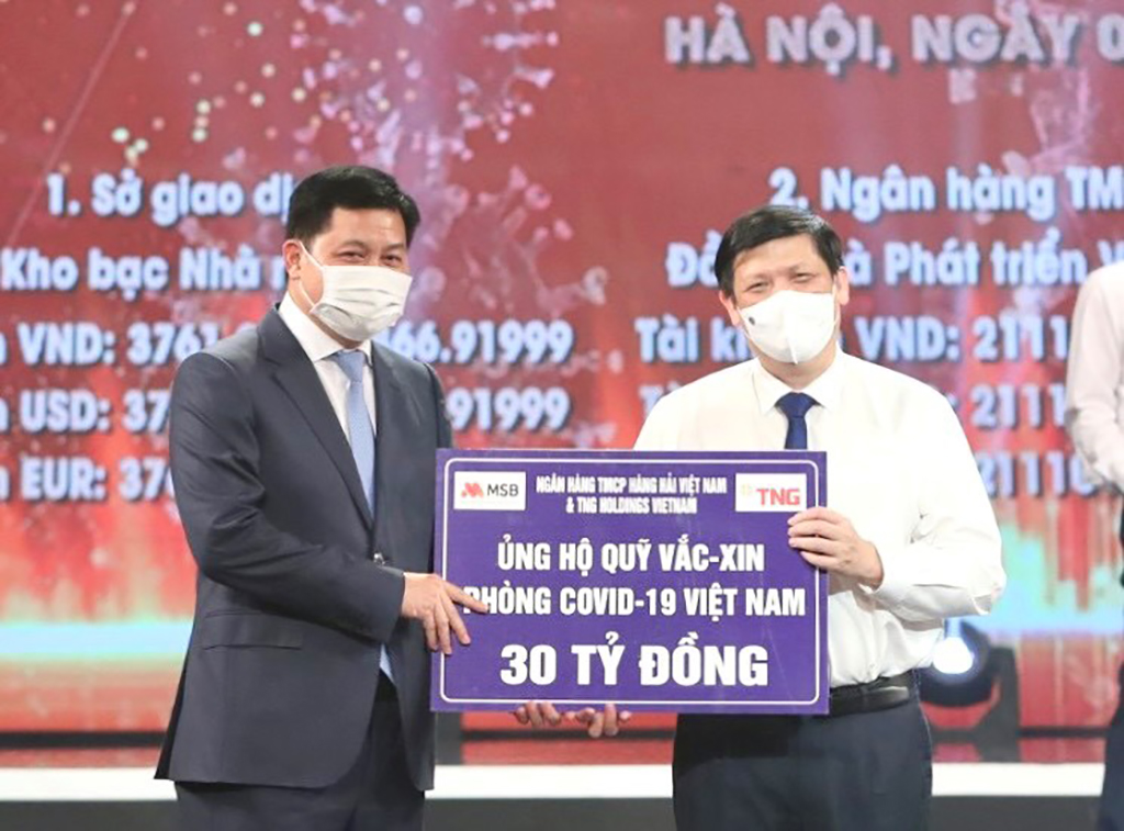 Đại diện Tập đoàn TNG Holdings Vietnam và MSB ủng hộ 30 tỉ đồng cho Quỹ vắc xin phòng, chống Covid-19