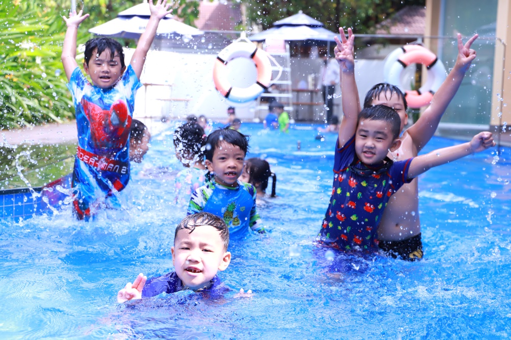 Asian School là trường phổ thông từ lớp 1 đến lớp 12, cung cấp điều kiện học tập, giảng dạy và chăm sóc như các trường phổ thông tại các nước phát triển