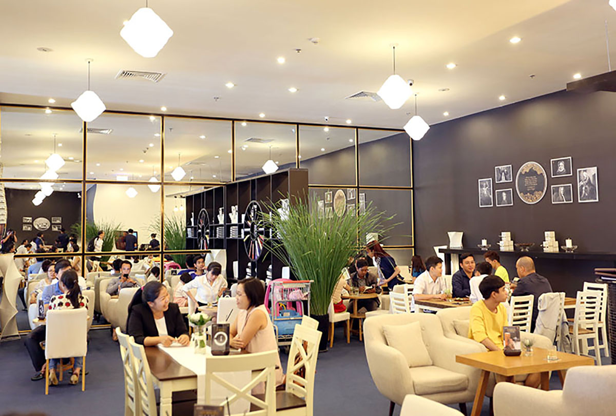 Hàng quán cà phê Trung Nguyên Legend là không gian văn hóa, nơi thảo luận và phát triển những tư tưởng mới