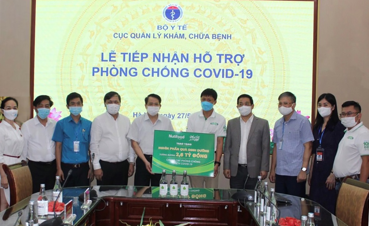 Quỹ Phát triển Tài năng Việt phối hợp cùng Nutifood trao tặng hàng trăm ngàn sản phẩm dinh dưỡng và cà phê, trị giá 2,6 tỉ đồng đến Cục Quản lý Khám, Chữa bệnh - Bộ Y tế