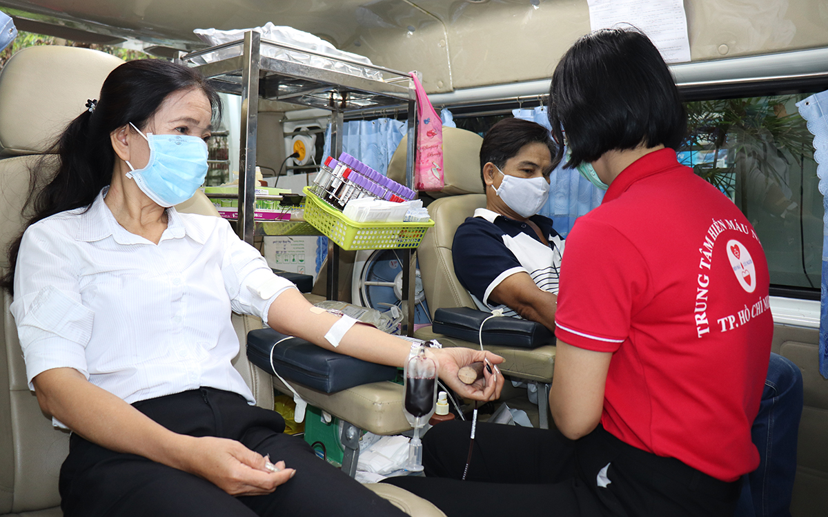 Cán bộ, công nhân viên SAWACO tham gia hiến máu cứu người trong mùa dịch Covid-19