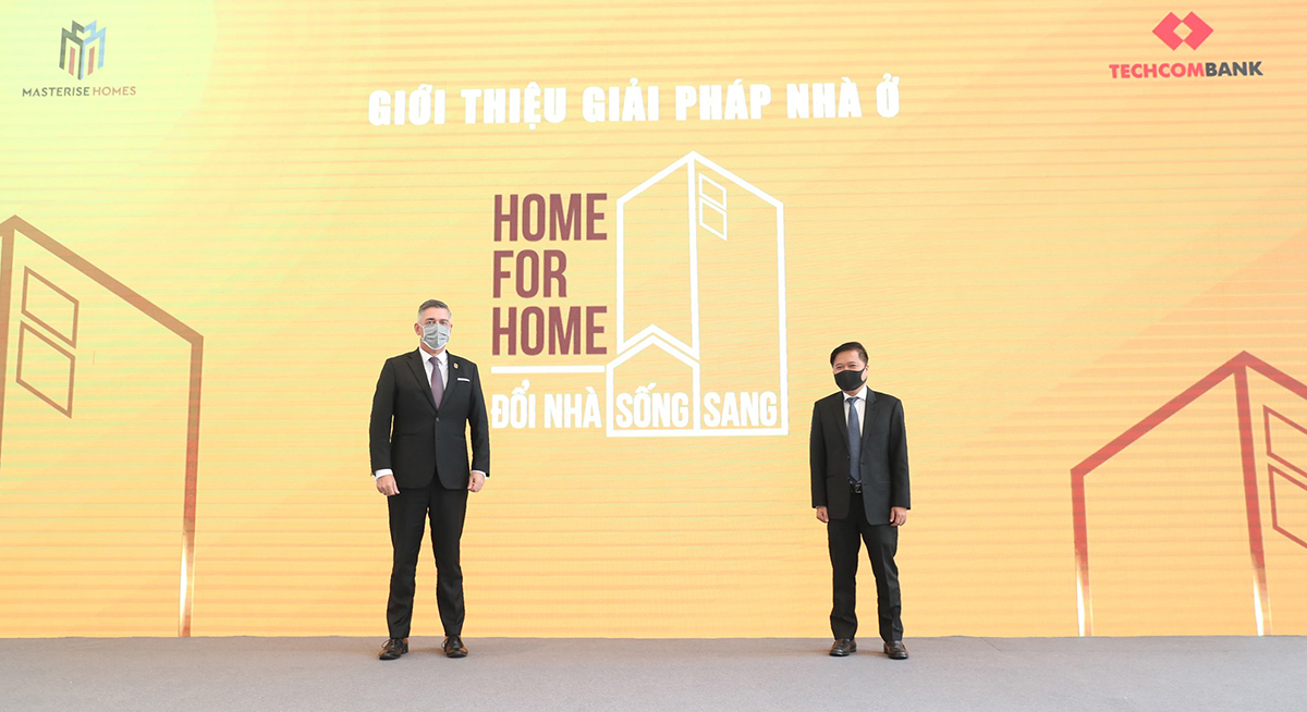 Đại diện của Masterise Homes và Techcombank trong buổi công bố giải pháp Home for Home - Ảnh: Masterise Homes