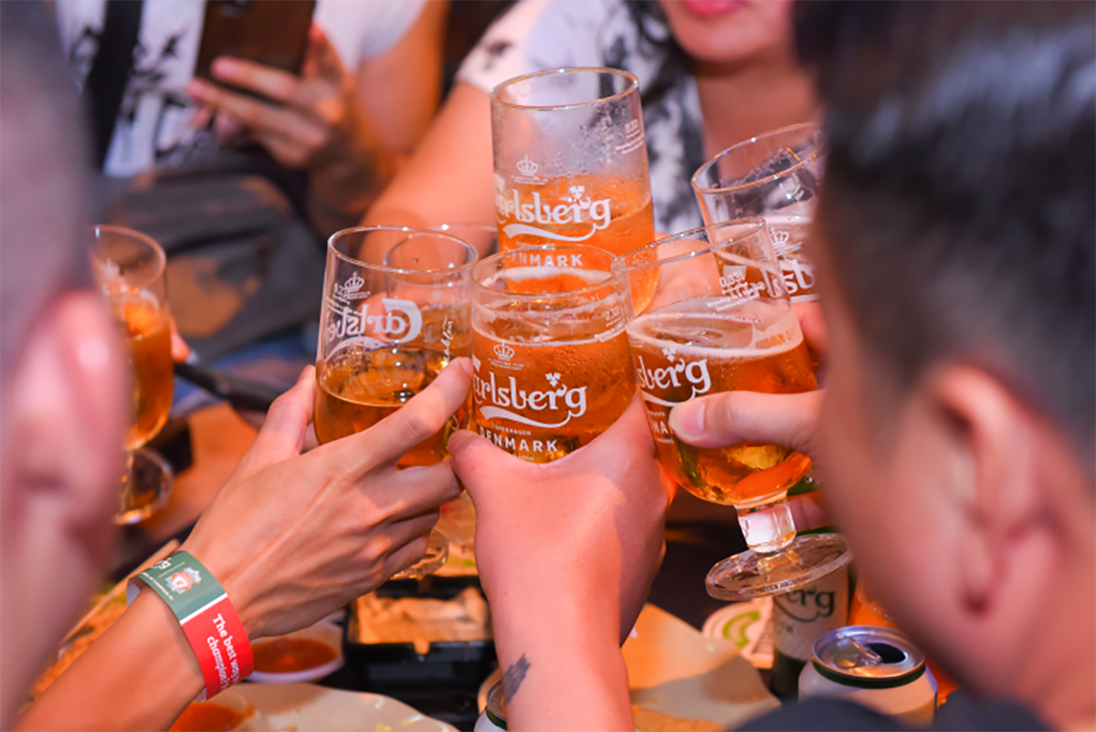Bia và bóng đá - cặp bài trùng đưa men bia hoà quyện trong men say chiến thắng