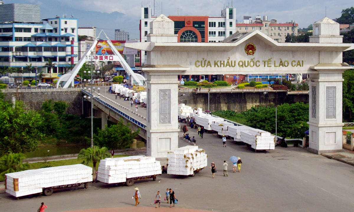 Việc thông quan nhanh hơn nhờ cắt giảm thủ tục kiểm tra chuyên ngành giúp DN phục hồi nhanh hơn sau Covid-19 Ảnh: Ngọc Thắng 