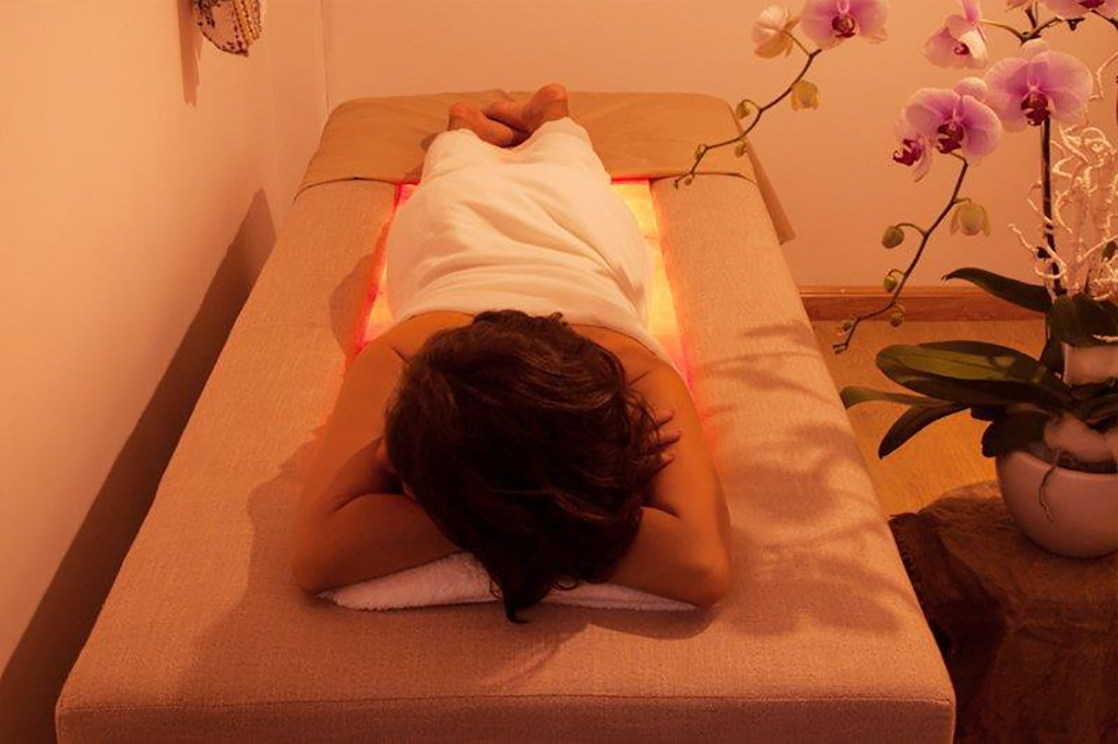 Giường massage đá muối Himalaya là giải pháp chăm sóc sức khỏe 