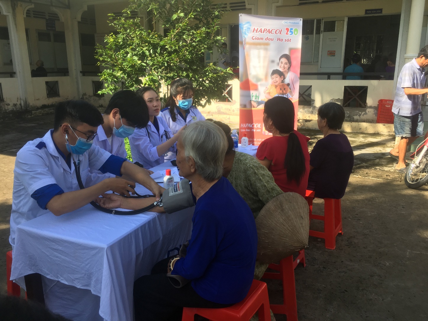  Dược Hậu Giang đồng hành cùng đội bác sĩ tình nguyện thực hiện các chương trình khám bệnh phát thuốc miễn phí cho người dân cả nước