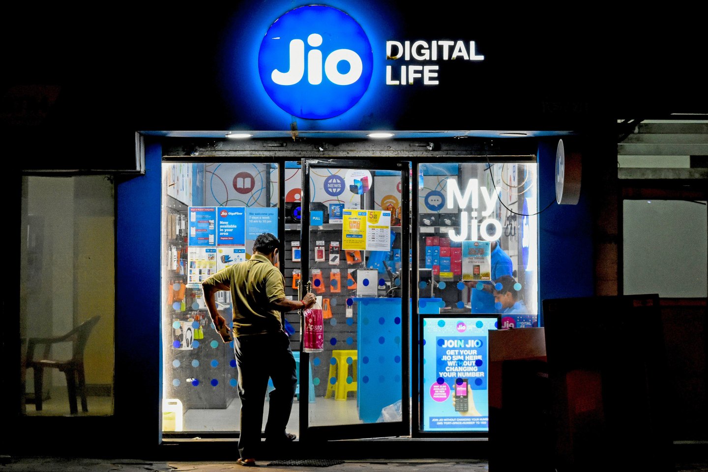 Jio đã hỗ trợ hàng chục nghìn cửa hàng bán lẻ truyền thống tại Ấn Độ