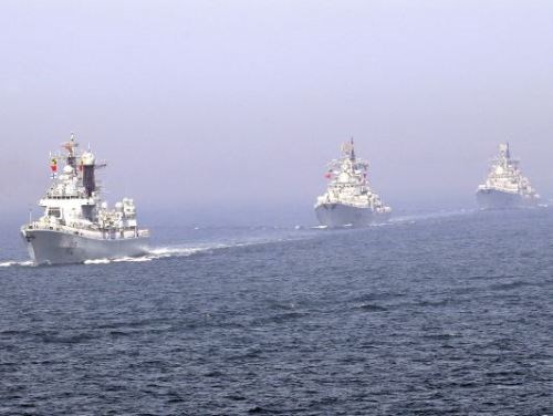 Tàu chiến Trung Quốc trong một cuộc tập trận