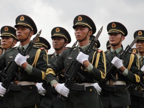 Binh sĩ Trung Quốc trong một cuộc duyệt binh - Ảnh: Reuters