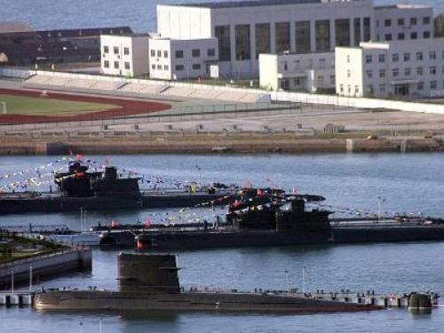 Một hạm đội tàu ngầm Trung Quốc - Ảnh: AFP
