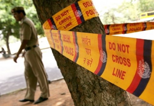 Cảnh sát Ấn Độ bảo vệ hiện trường một vụ án mạng - Ảnh minh họa: Reuters