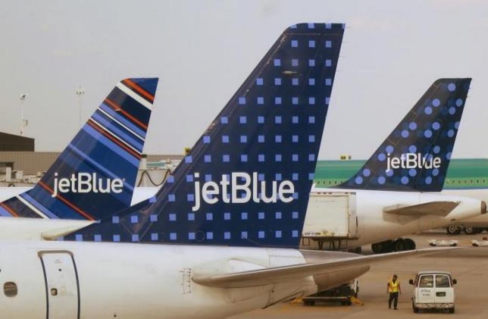 Một máy bay của hãng JetBlue - Ảnh: Reuters