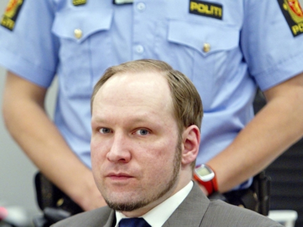 Anders Behring Breivik trong một phiên tòa ở Na Uy - Ảnh: Reuters