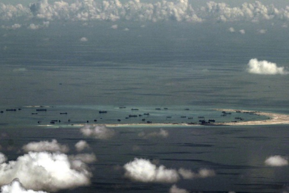 Trung Quốc ngang ngược gia tăng hoạt động xây dựng đảo nhân tạo phi pháp ở quần đảo Trường Sa của Việt Nam - Ảnh: Reuters