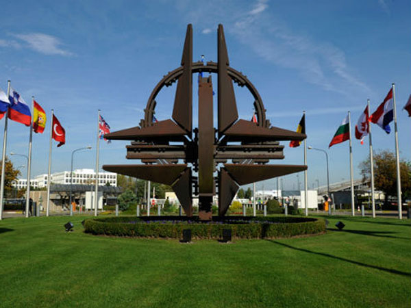 NATO chuyển trọng tâm chiến lược sang châu Âu trong năm 2015