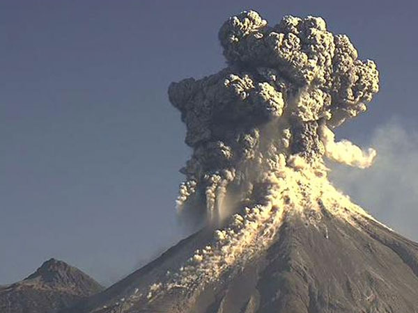 Kinh hoàng núi lửa phun ở Mexico