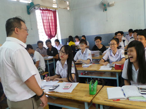 Học sinh lớp 12 Trường THPT Bùi Thị Xuân (TP.HCM) trong giờ ôn tập chiều 26.2 trước khi Bộ GD-ĐT công bố quy chế chính thức - Ảnh: Minh Luân