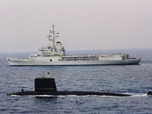 Tàu ngầm Saphir nhấn chìm hầu như toàn bộ nhóm tấn công tác chiến tàu sân bay Mỹ trong cuộc tập trận chung - Ảnh: Sectionrubis.fr