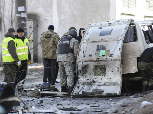 Hiện trường vụ đánh bom ở Kharkov - Ảnh: Reuters