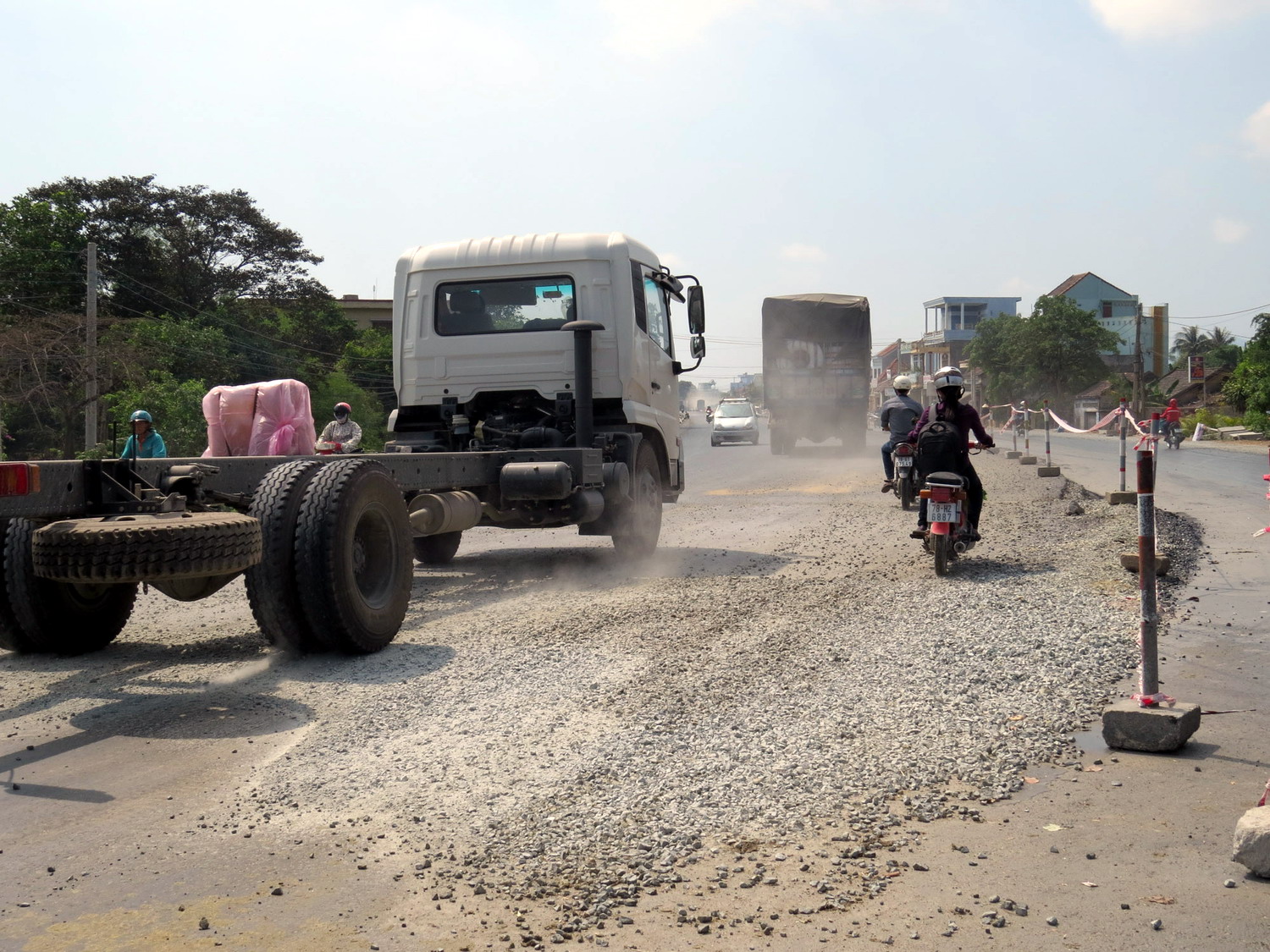 Nhếch nhác thi công quốc lộ 