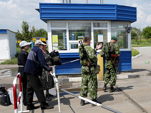 Một chốt biên phòng giữa Nga với vùng Lugansk của Ukraine hiện đã bị đóng lại - Ảnh: Kyiv Post