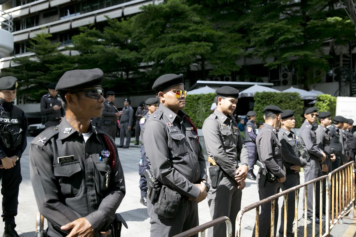 Thái Lan cấm các nghị sĩ đi thăm Thaksin