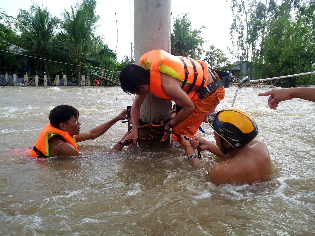 Nỗi lo tai nạn điện mùa mưa