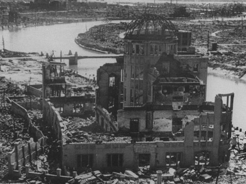 Thành phố Hiroshima hoang tàn sau vụ nổ bom nguyên tử ngày 6.8.1945 - Ảnh: AFP