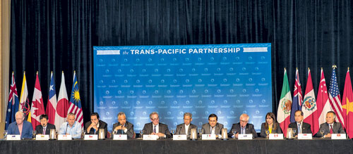 Đại diện Bộ Thương mại của các nước tại buổi họp báo về đàm phán TPP ở Hawaii ngày 31.7 - Ảnh: Reuters