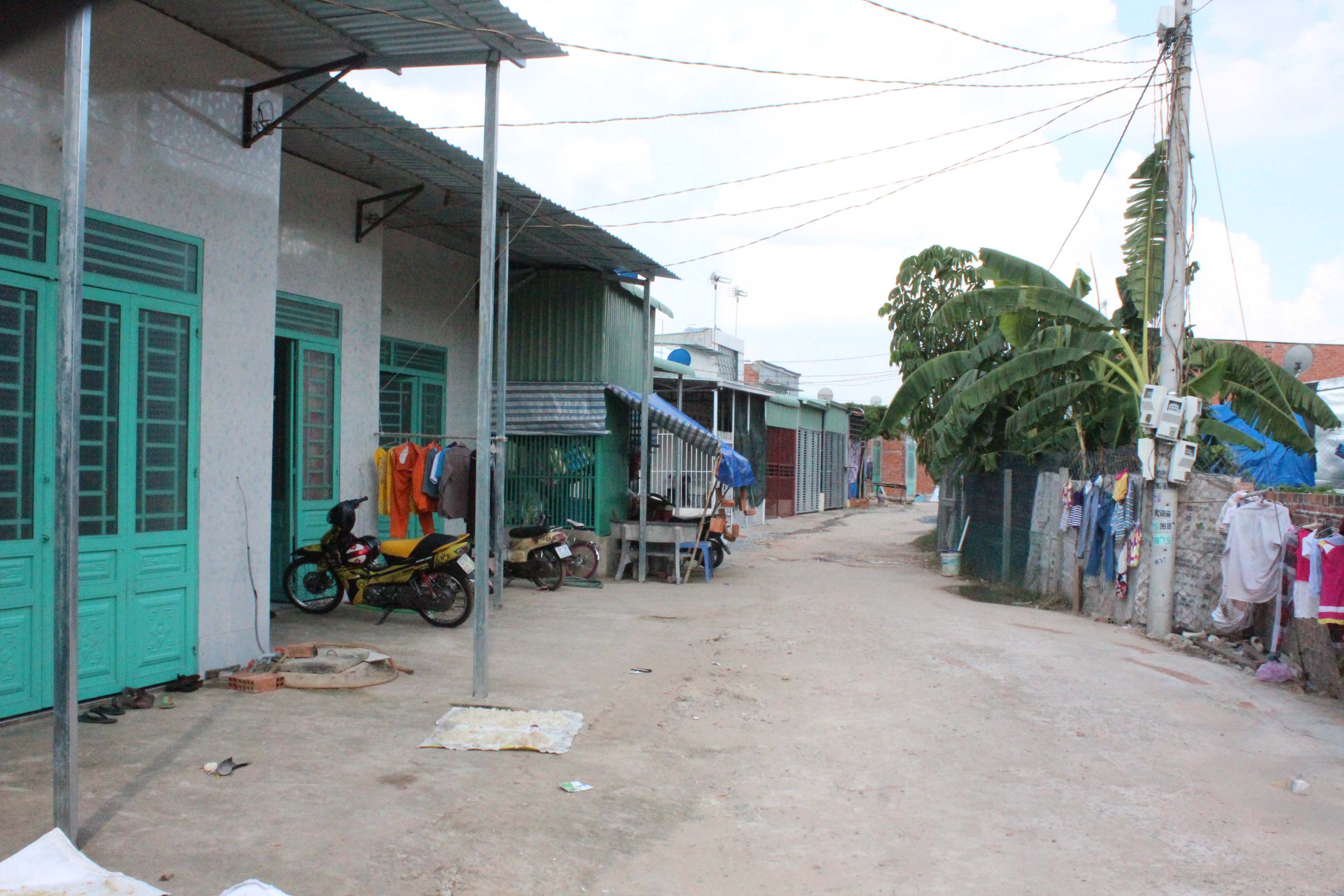 Nhà cửa xây dựng san sát trong KDC trái phép ở KP.4, P.Mỹ Phước - Ảnh: Đỗ Trường