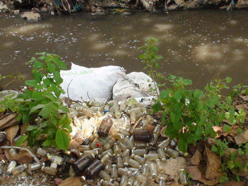 Đổ trộm hơn 1 tấn rác thải y tế xuống suối ở Biên Hòa