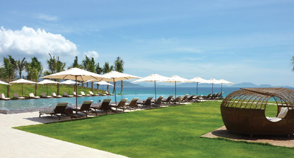 Khu hồ bơi ở Fusion Maia Nha Trang Resort 