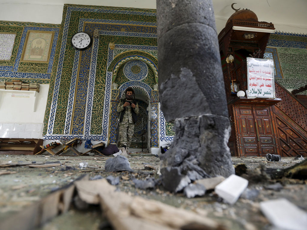 Hiện trường vụ đánh bom rúng động Sanna 
- Ảnh: Reuters