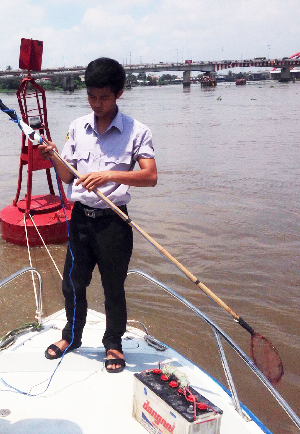 Bộ kích điện dùng tận diệt cá bị thu giữ - Ảnh: Mã Phong