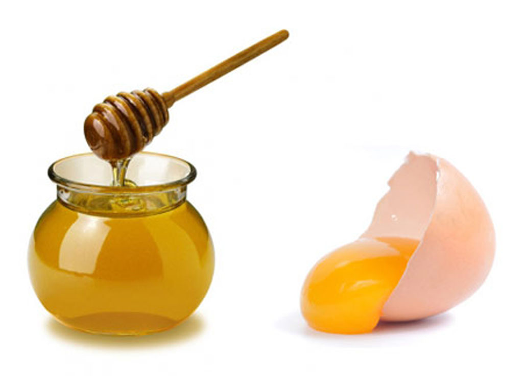 Mật ong và trứng gà giúp da sạch nám