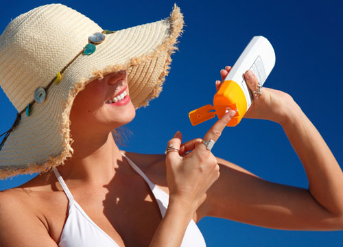 Có nên sử dụng kem chống nắng khi da bị mụn?