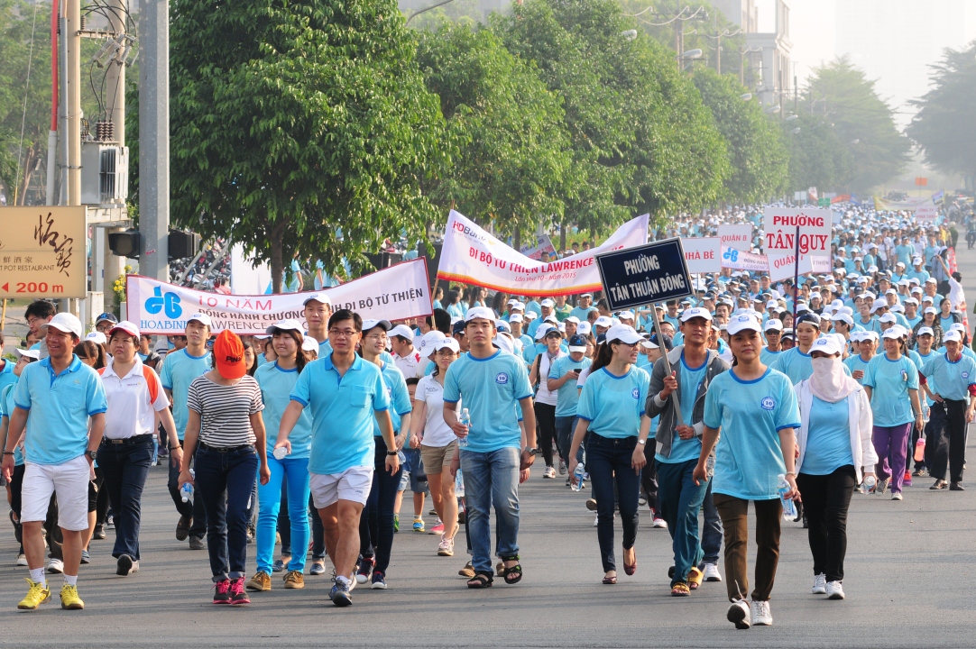 Hơn 14.000 người đã tham gia Chương trình Đi bộ từ thiện Lawrence S. Ting lần 10.2015, tại khu đô thị Phú Mỹ Hưng để giúp đỡ những hoàn cảnh kém may mắn có cái Tết ấm áp và đủ đầy hơn