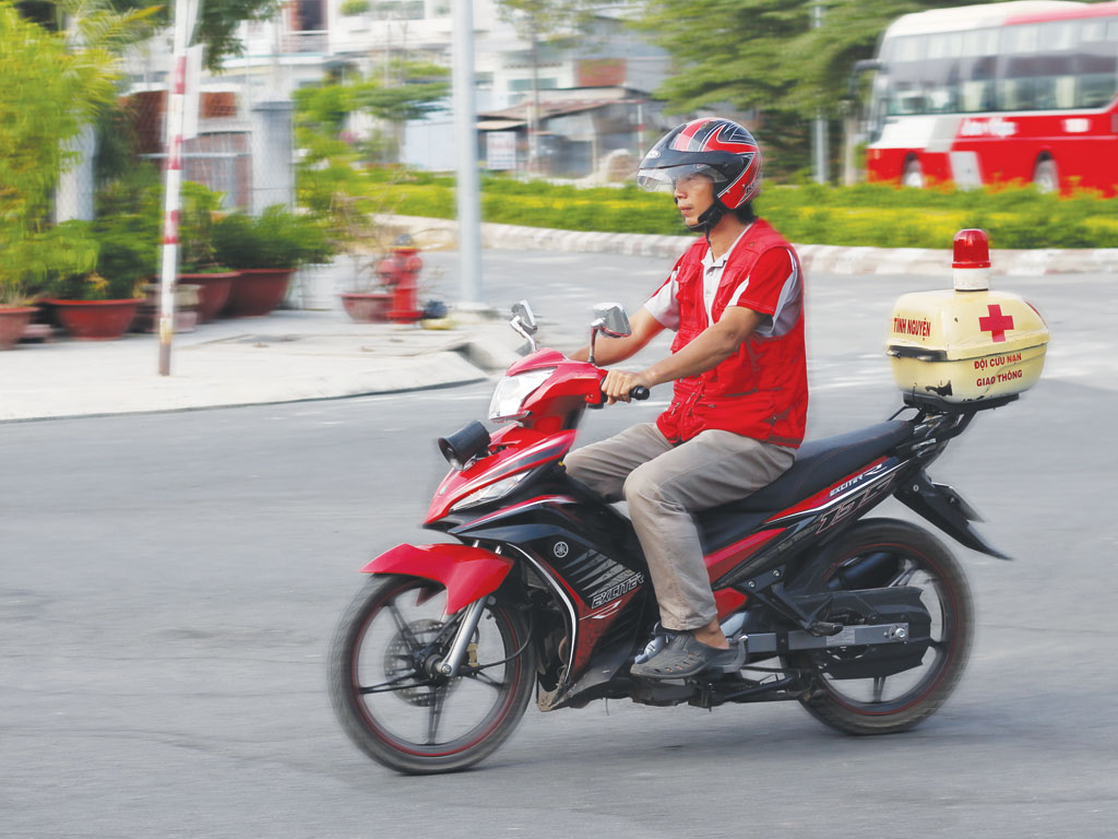 Anh Phúc luôn mang theo dụng cụ để sẵn sàng cứu người. 