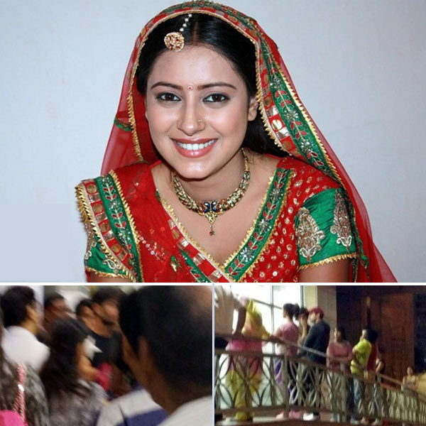 Bạn bè cùng nhiều người tập trung phía ngoài bệnh viện nơi Pratyusha Banerjee (trên) được đưa đến cấp cứu - Ảnh: Facebook