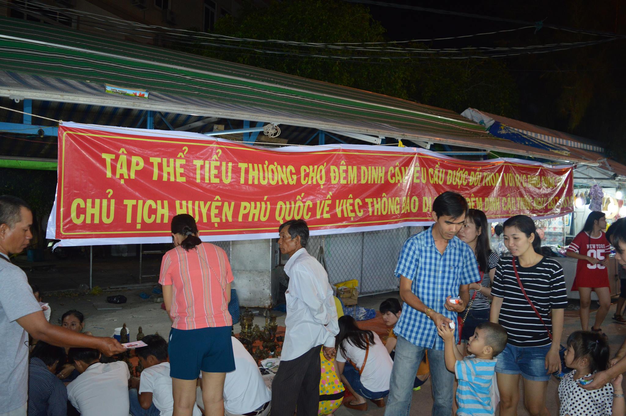Tiểu thương chợ đêm Phú Quốc bức xúc bỏ dở cuộc họp với lãnh đạo huyện