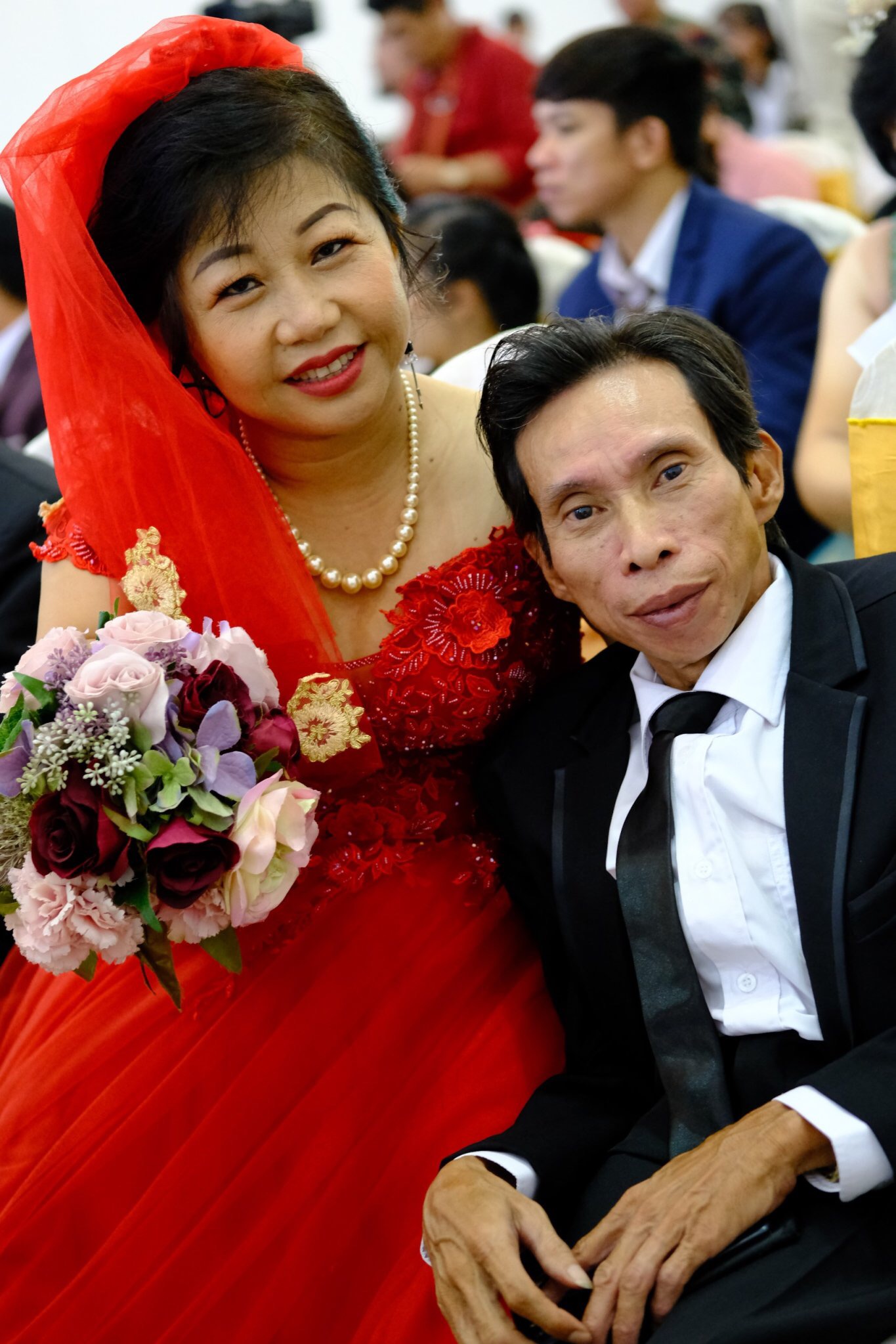 Nước mắt, nụ cười trong lễ cưới tập thể của 41 cặp đôi khuyết tật