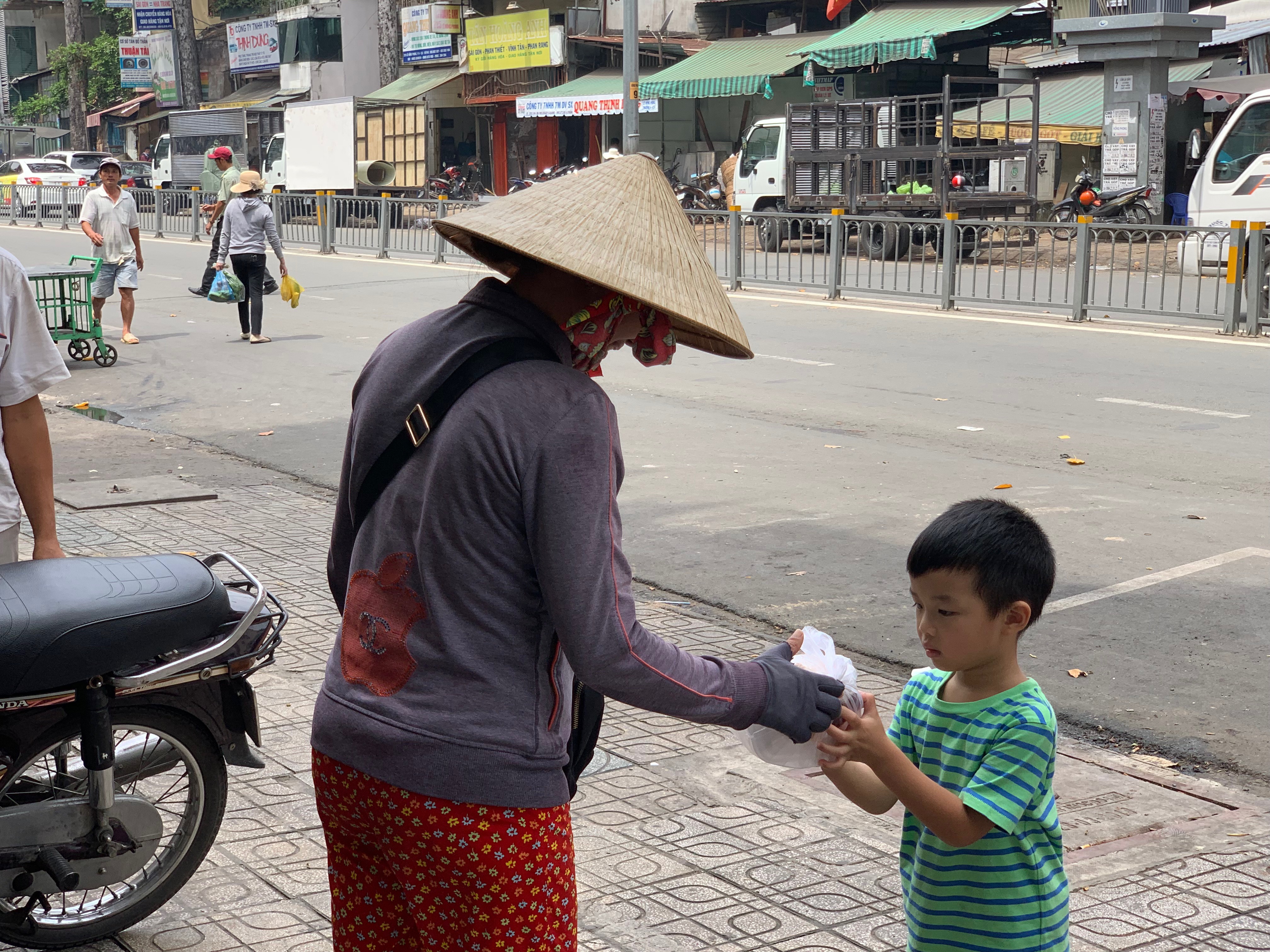 Người Sài Gòn sống chia sẻ, đều đặn mỗi tháng tặng… người dưng cơm chay