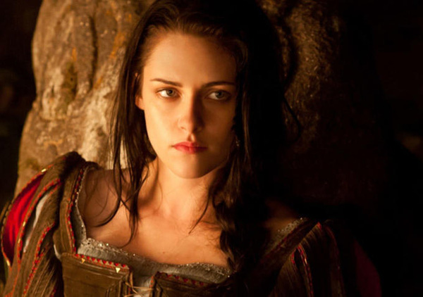 Kristen Stewart gây tranh cãi khi vào vai công nương Diana 