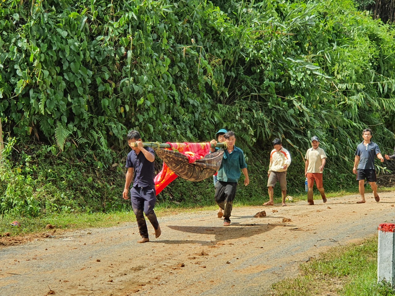 Thảm nạn ở vùng cao Quảng Nam: Chạy đua cứu nạn với thời tiết