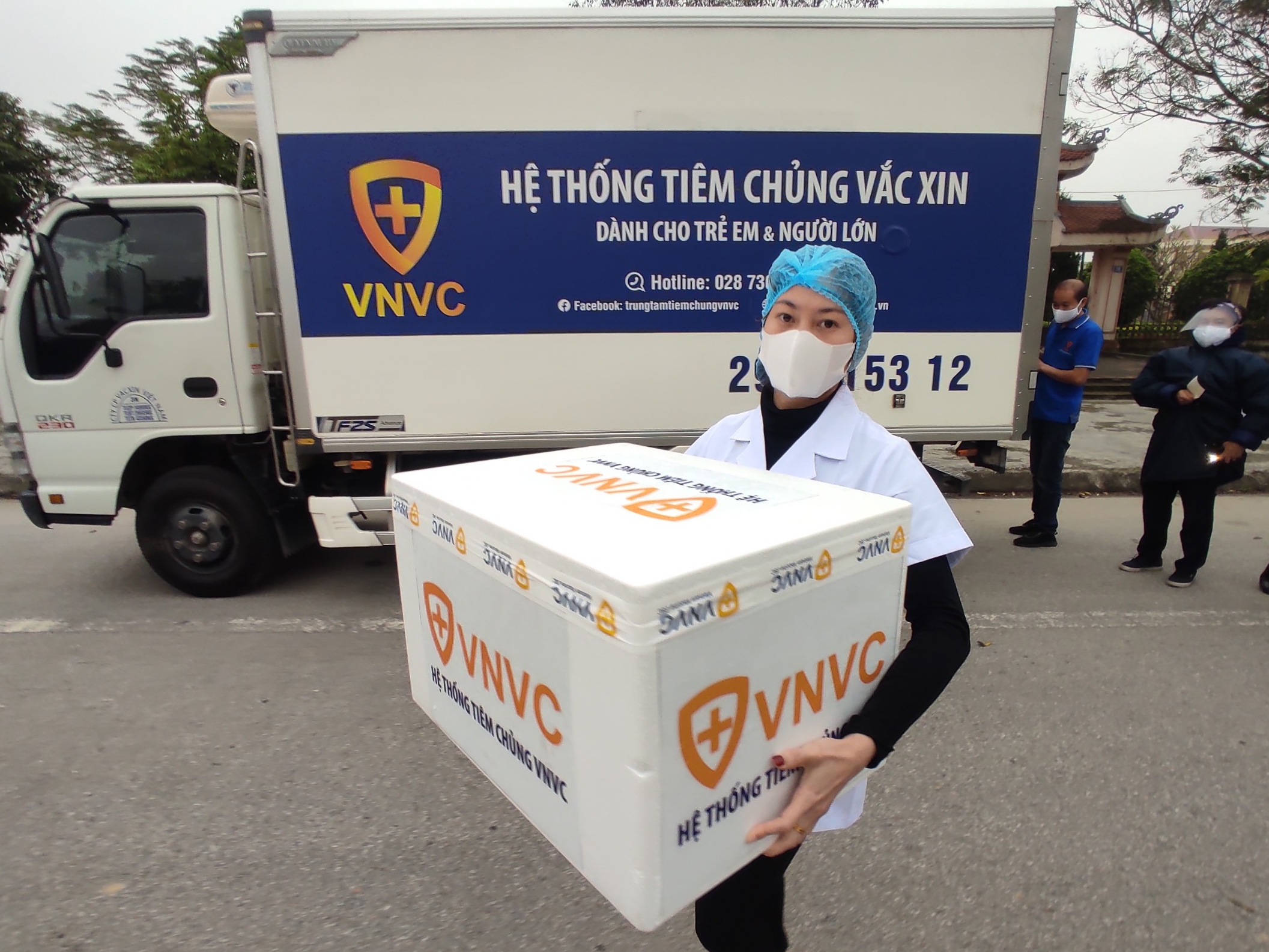 Ngày đầu tiêm vắc xin Covid-19 tại Việt Nam