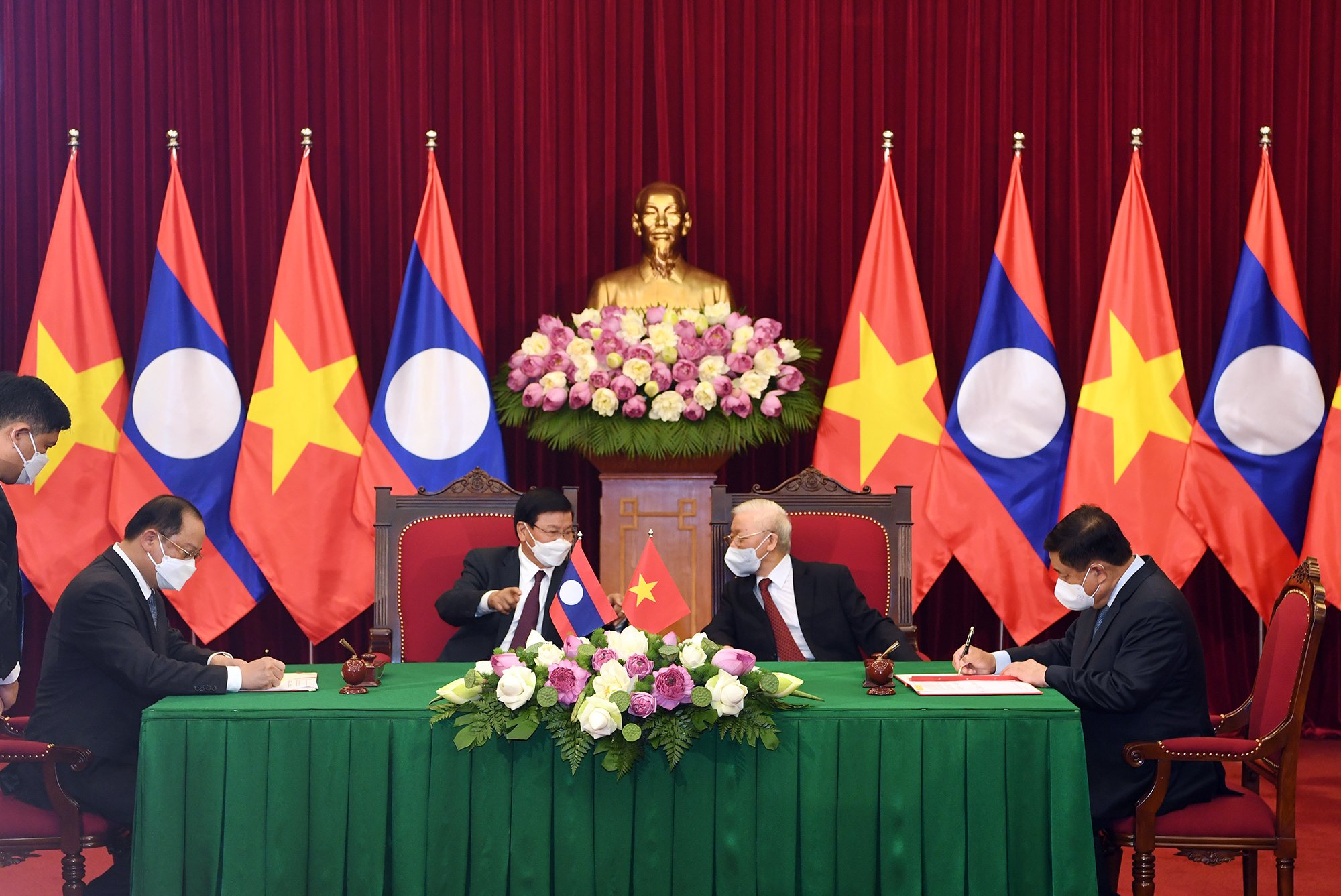 Vun đắp quan hệ đặc biệt Việt Nam - Lào ngày càng phát triển sâu rộng