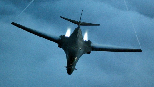 Máy bay ném bom chiến lược B-1 của Mỹ - Ảnh: Reuters
