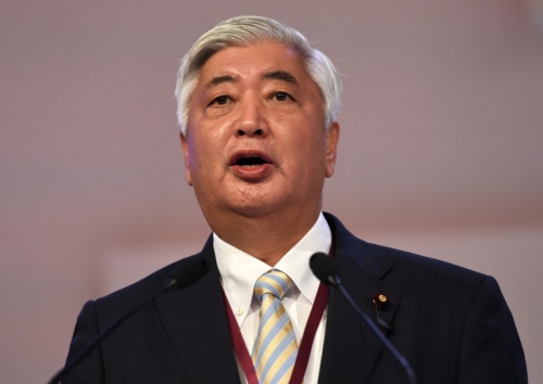 Bộ trưởng quốc phòng Nhật Bản Gen Nakatani phát biểu tại diễn đàn Đối thoại Shangri-La ở Singapore ngày 30.5 - Ảnh: AFP