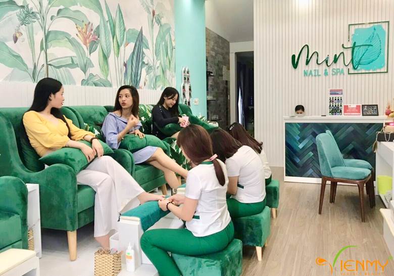 Lợi thế có sẵn khách hàng của beauty salon giúp mở dịch vụ spa thuận lợi.