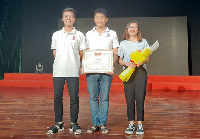 Nhóm sinh viên ĐH Duy Tân nhận giải Nhì tại Ngày hội “Kết nối ý tưởng sáng tạo khởi nghiệp”